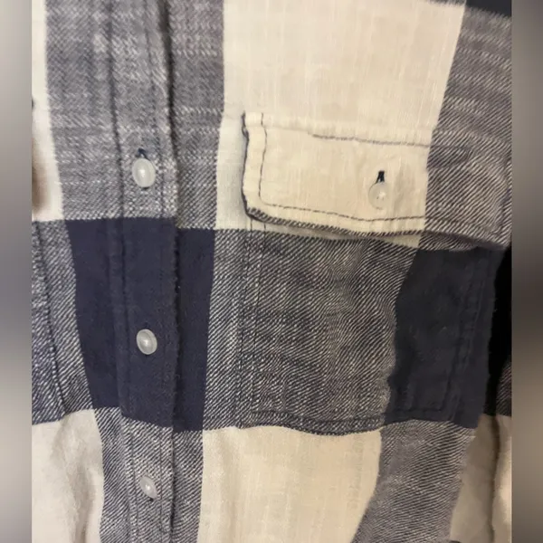 Woman’s American Eagle blue and white checkered flannel size medium - Image 2