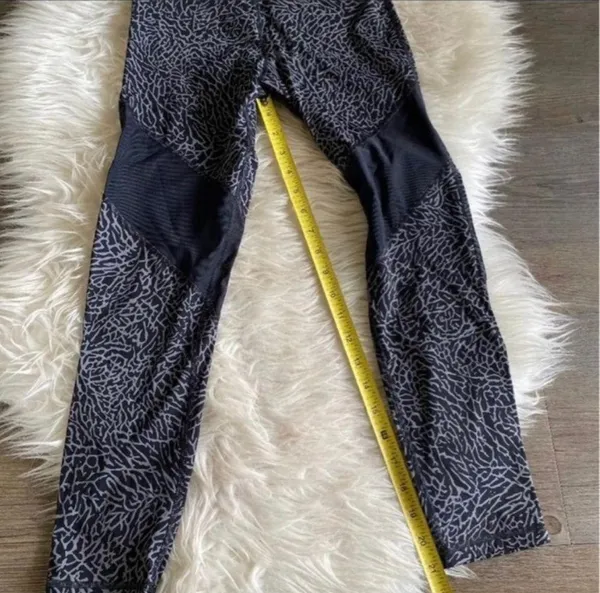 Alo Varley leggings elephant print - Image 4