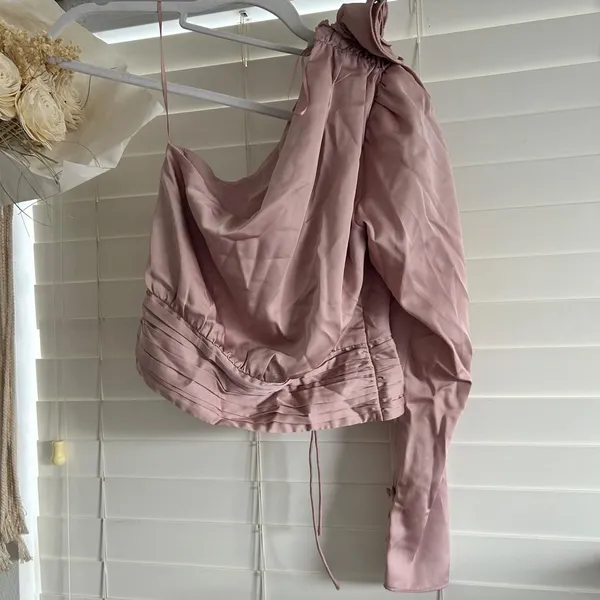 ASTR Carmelita dusty rose satin one shoulder draped blouse top size XS - Image 3