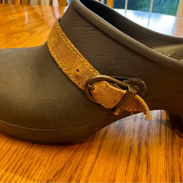 Crocs Women Sarah‎ Clog Brown Expresso Buckle Mules size 7 Flaw See Pic. - Image 7