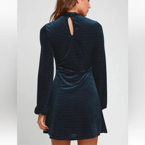 Lulu’s Ticket to chic Navy Blue Striped Velvet Balloon Sleeve dress Size small - Image 3