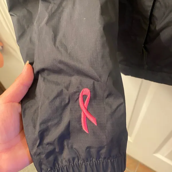 The North Face women’s rain jacket Pink and Black - Image 6