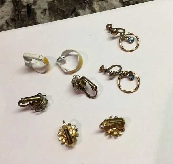 Lot Of 4 Small Vintage - Modern Clip-on Clip On Screw On Costume Earrings Mix - Image 4