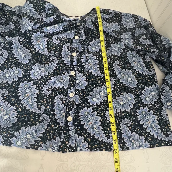 Collection tie-sleeve button-front top in Ratti® Pacific paisley XXL - Image 11