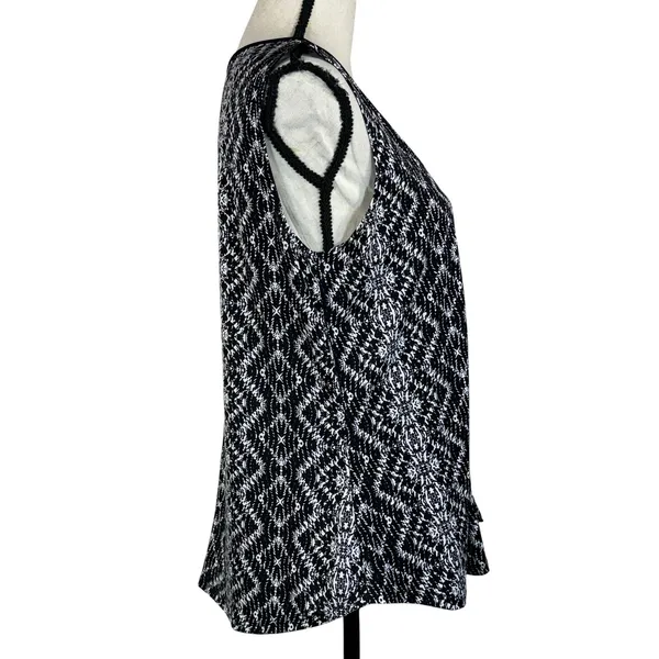 Susan Lawrence Large Top Sleeveless Stretch Scoop Neck Lace Accent Pullover - Image 3