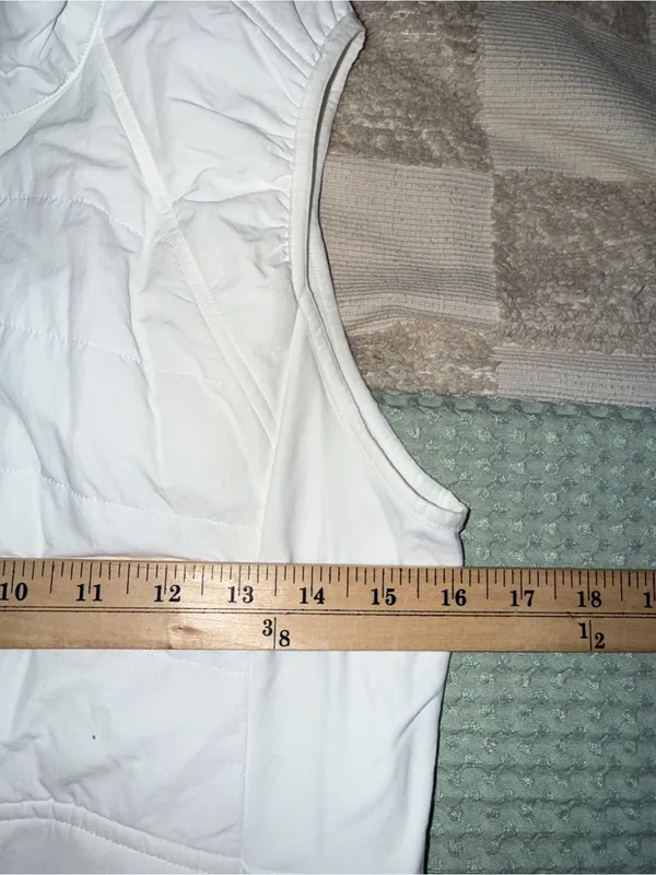 NWOT Lululemon Another Mile Vest White size 6 - Image 2