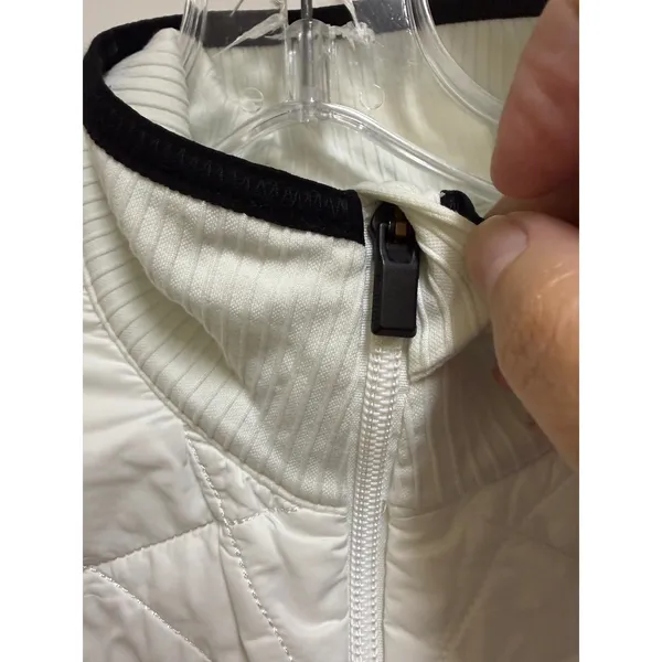 Athleta Insulated Flurry PrimaLoft Vest White Black M 383708 Quilted Hybrid - Image 8