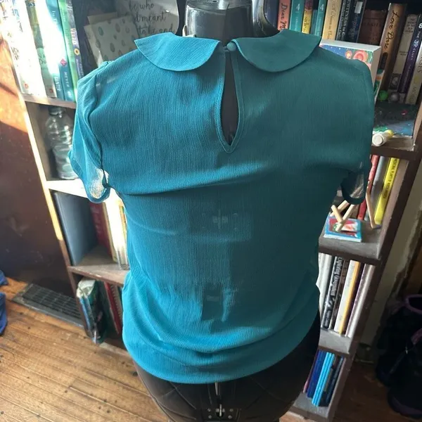 ModCloth green semi sheer Peter Pan collar feminine top - Image 2