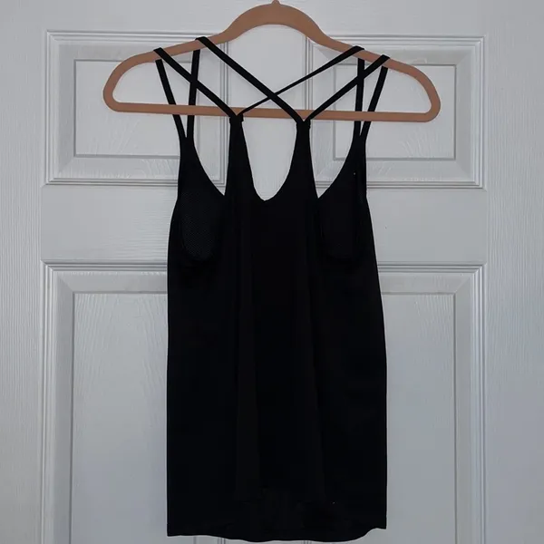 Women’s Old Navy workout tank top - Image 2