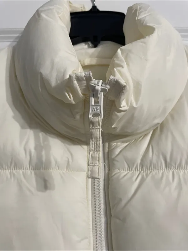 NEW! Cropped American Eagle Cream Puffer Vest Size XL NWT - Image 2