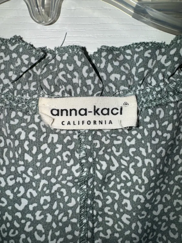 Anna Kaci California Green & white speckle pattern V-Neck Flutter Sleeve Blouse - Image 4