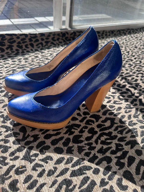 Royal blue Michael Kors platform leather heels  - Image 4