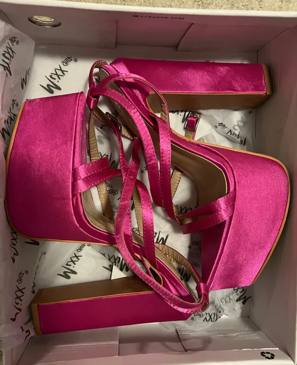 Boutique Pink Heels Size 6.5 - Image 2