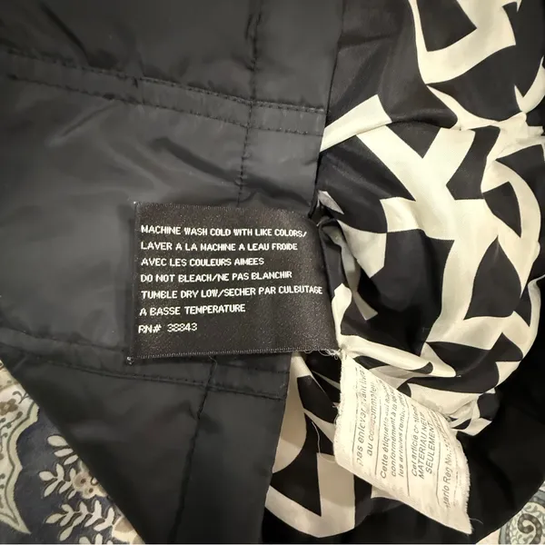 DKNY Puffer Black coat jacket size small , be proactive for fall & winter :) - Image 9