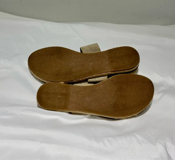 Gap Women's Pale Gold Double Strap Slides Size 10 - Image 5
