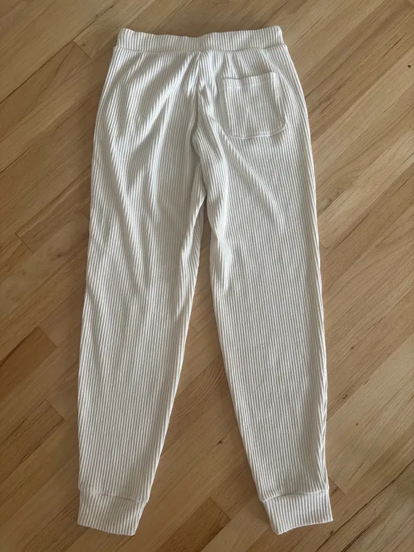 Alo Yoga Ivory Muse Set - Image 13