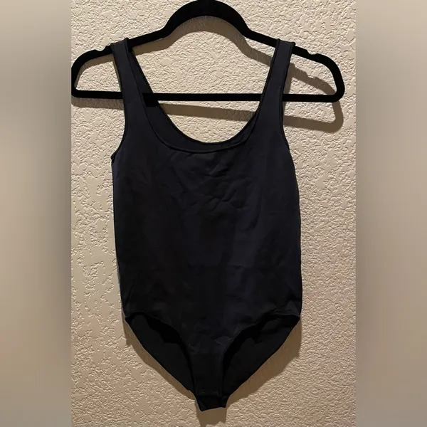 SKIMS NWOT Soft Smoothing Seamless Bodysuit Briefs Onyx S/M - Image 2