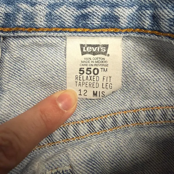 Vintage Levis 550 Relaxed Fit Tapered Leg Jeans Light Wash 12 MIS 15551-4892 - Image 6