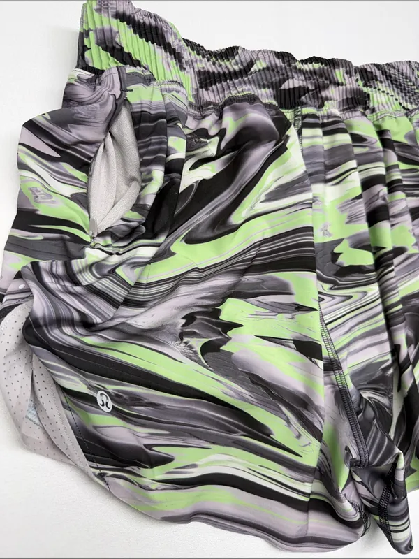 Lululemon Hotty Hot High-Rise Short 4" *Special Edition - Image 6