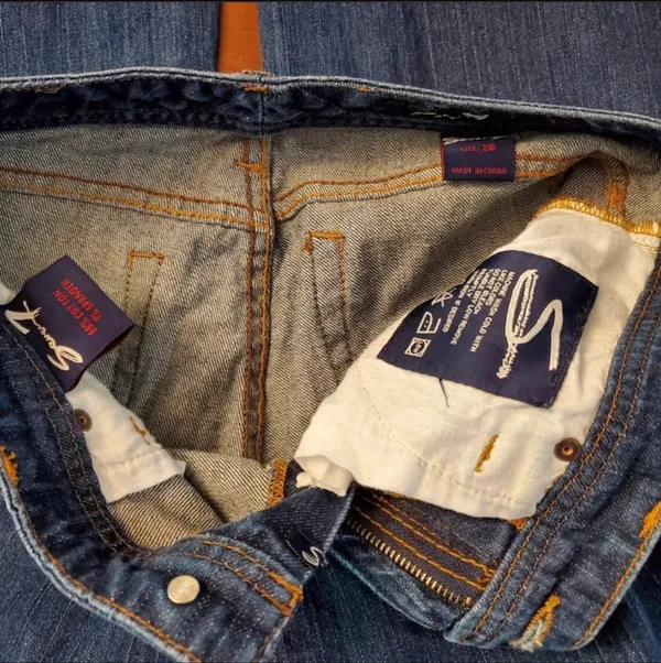 7 For All Mankind Seven7 wide leg Dark Blue Flare Jeans are a size 28. - Image 4