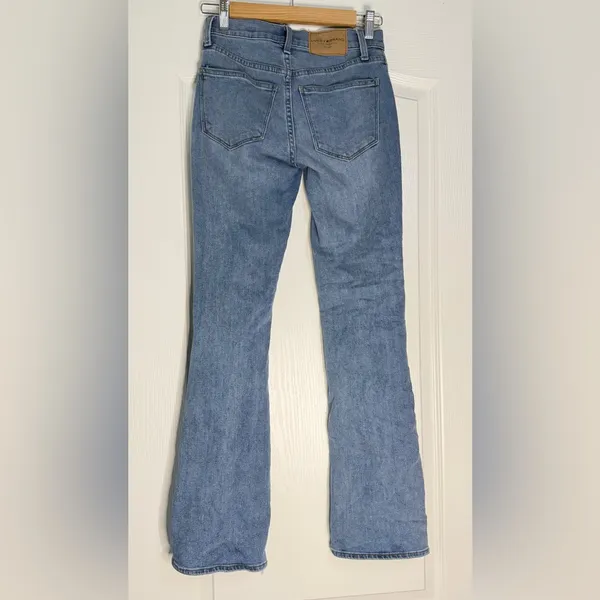 Lucky Brand Women's Light Blue Bootcut Jeans with Knee Rip - Image 5