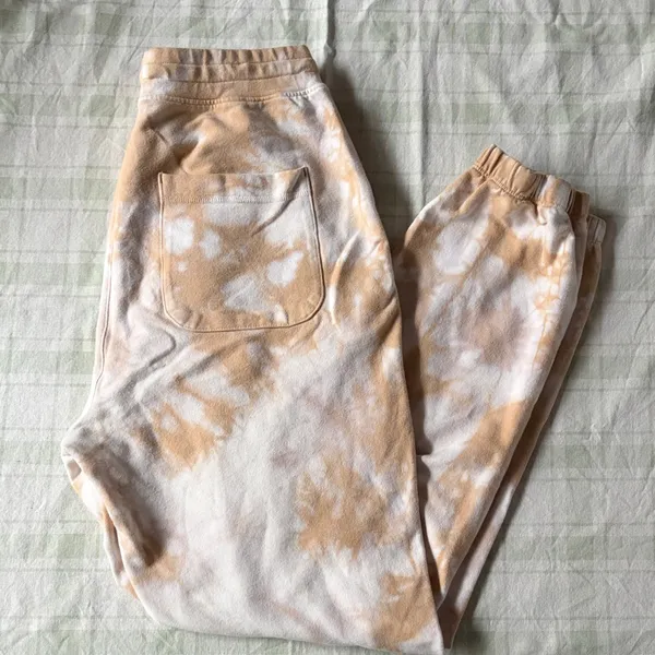 Vuori Women’s Tie-Dye Jogger Pants - Tan and White - Image 6