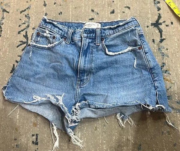 Abercrombie and Fitch high rise mom shorts size curve love - Image 2