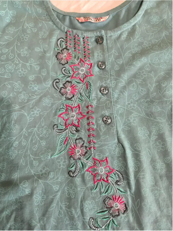 Melini Women’s 3XL Dusty Turquoise Floral Embroidered Top - Image 4