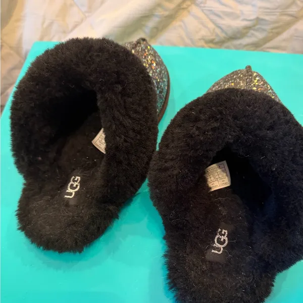 UGG Women's Scuffette II Cosmos slippers in a black glitter colorway- size 6! - Image 2