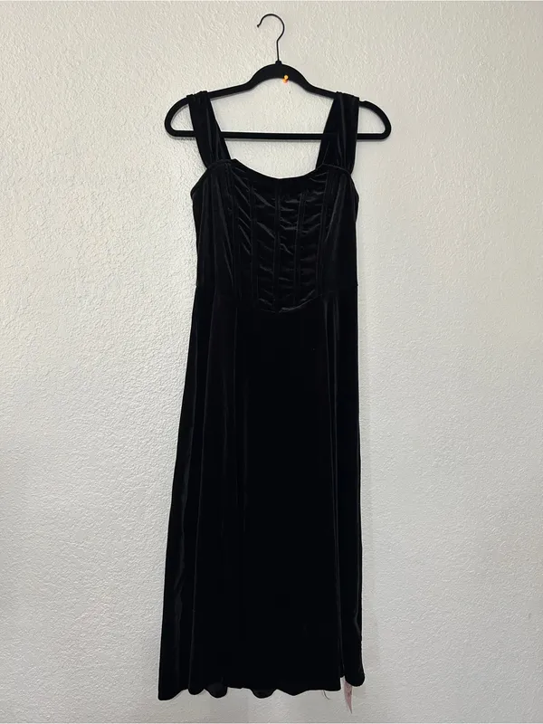 SHEIN Black Velvet Midi Dress with Square Neck and Wide Straps - Image 2