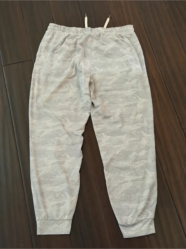 Vuori Performance Jogger Women's Pale Gray Camo Medium - Image 6