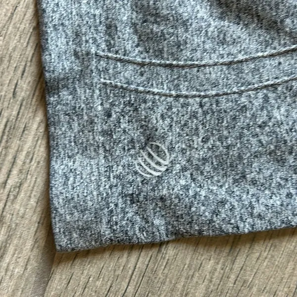 Gray workout top - Image 2