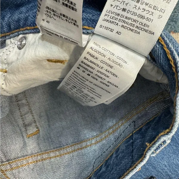 NWT Levi’s High Waisted Straight Jeans in Joe Strut Destructed size 30x29 NEW - Image 10