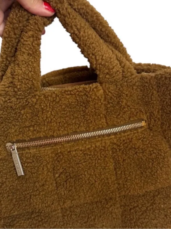 Lululemon Quilted Grid Bag 5L *Fleece in Burnt Caramel Rare!! - Image 2