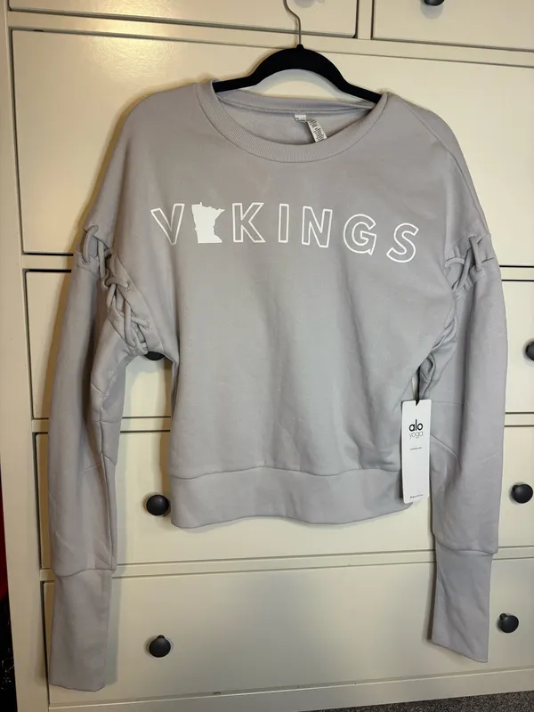 Alo Yoga Sweatshirt - Image 2