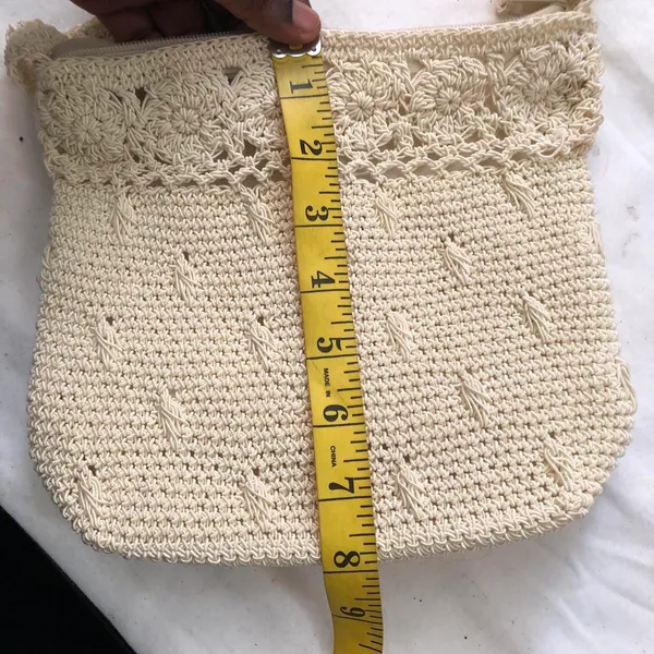 90s Carlo D’Santi Cream Beige crochet tote crossbody messenger hobo bag purse #boho #indie #festival #bohemian #vintage Measurement ent in pics - Image 7