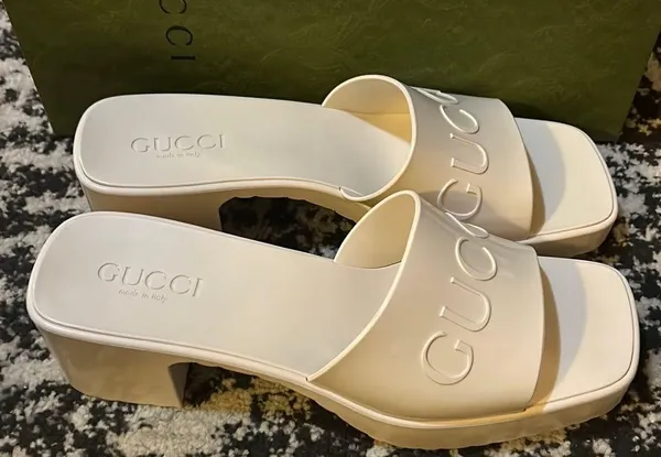 Gucci 60mm Slide Rubber Sandals White size 39 - Image 4