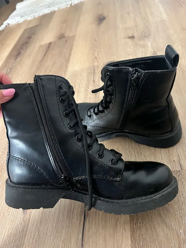 Amazon Black boots - Image 4