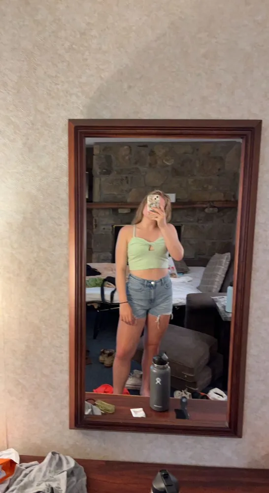 Hollister Green Crop Top - Image 3