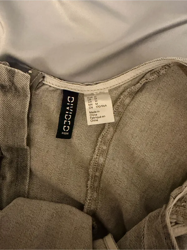 H&M Divided Women’s Light Gray Tank Top - Image 2