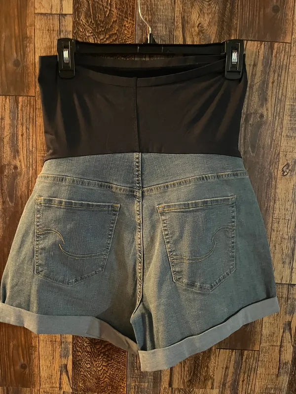 Signature Collection NWT By Levi Strauss & Co. Maternity Mid-Rise Shortie Shorts medium (112) - Image 6