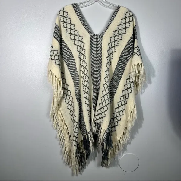 Free People Cream & Gray Nordic Print Fringe Trim Bohemian Poncho Wrap OS Boho - Image 3