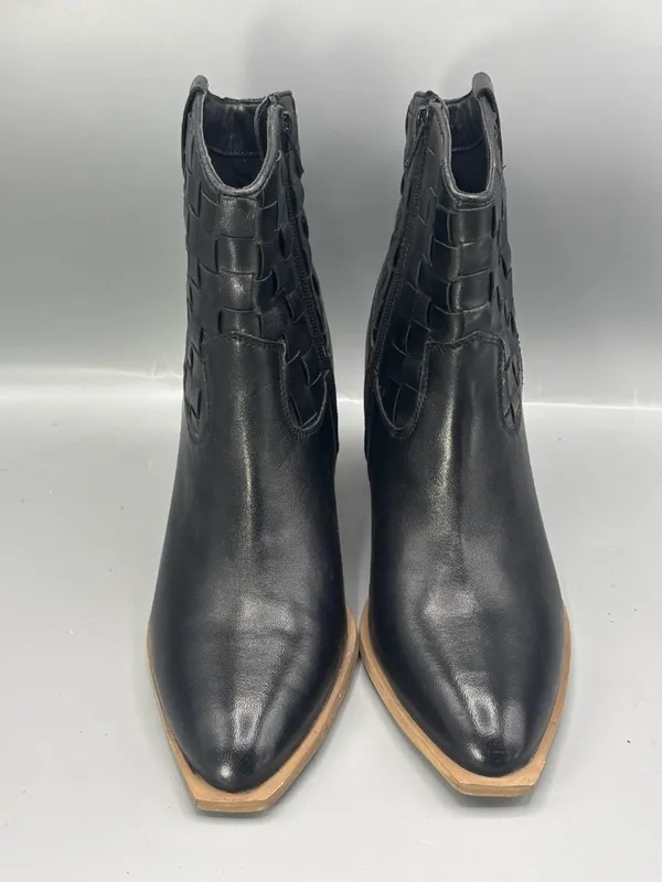 Matisse Dawn Western Booties Boots Women 9M Black Leather Stacked Heel Side Zip - Image 3