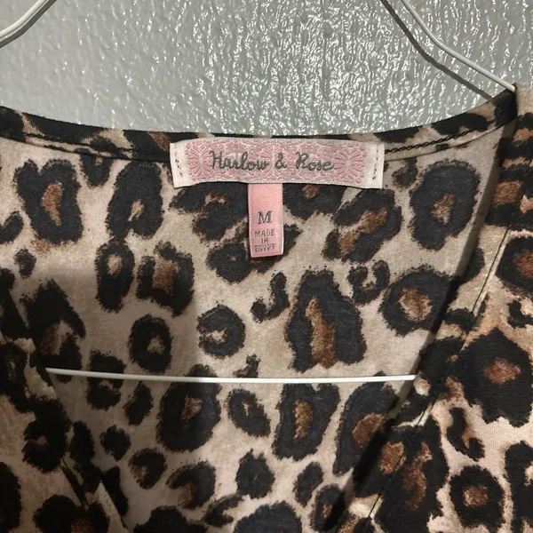 Chic Leopard Print Blouse Brown Size M - Image 4