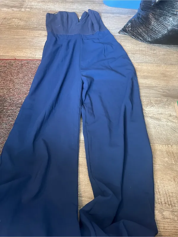 Tobi Navy Strapless Deep V Flowy Jumpsuit - size M - Image 9