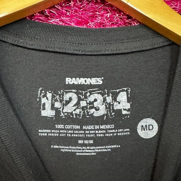 The Ramones Logo Rock Tshirt size Medium  - Image 4
