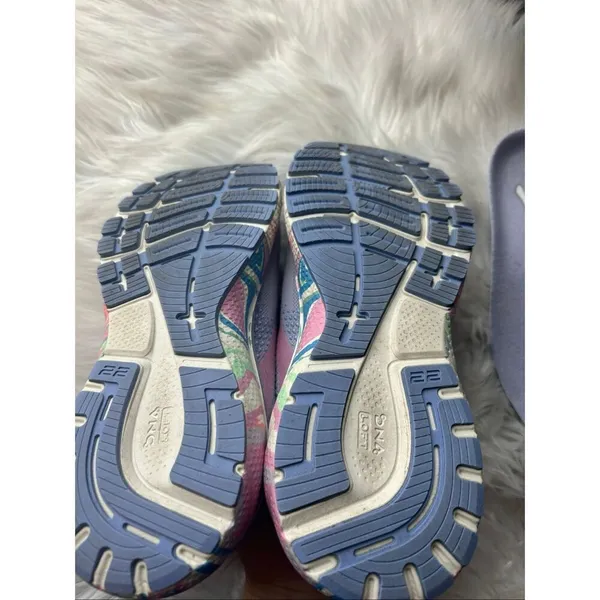 Brooks women’s sneakers adrenaline GTS 22 size 9 1/2 medium B purple - Image 9
