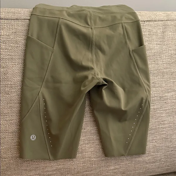 Lululemon Fast and Free Olive Green Women's Shorts 8” Light size 2 $78 - Image 9