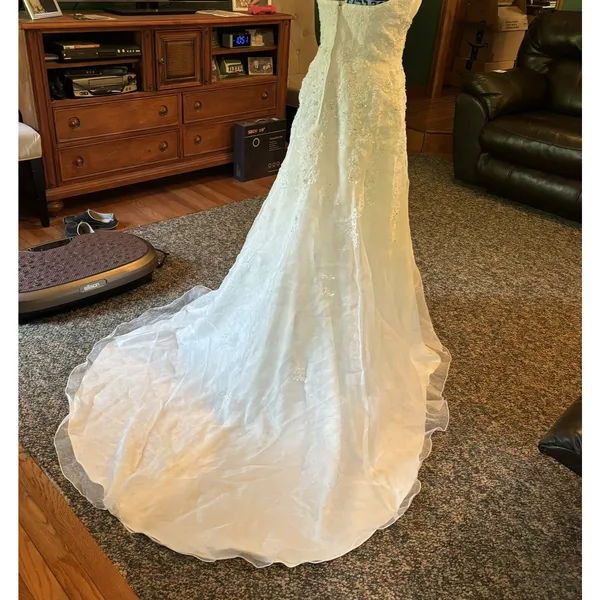 David's Bridal‎ Ivory Strapless Embroidered Organza Wedding Dress Size 8 NWT - Image 2