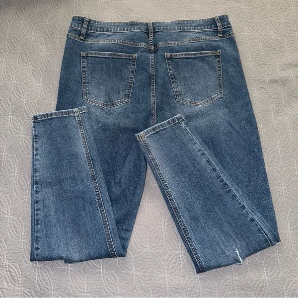 NWOT Medium Wash Size 16 Wild Fable Distressed Skinny Jeans - Image 4